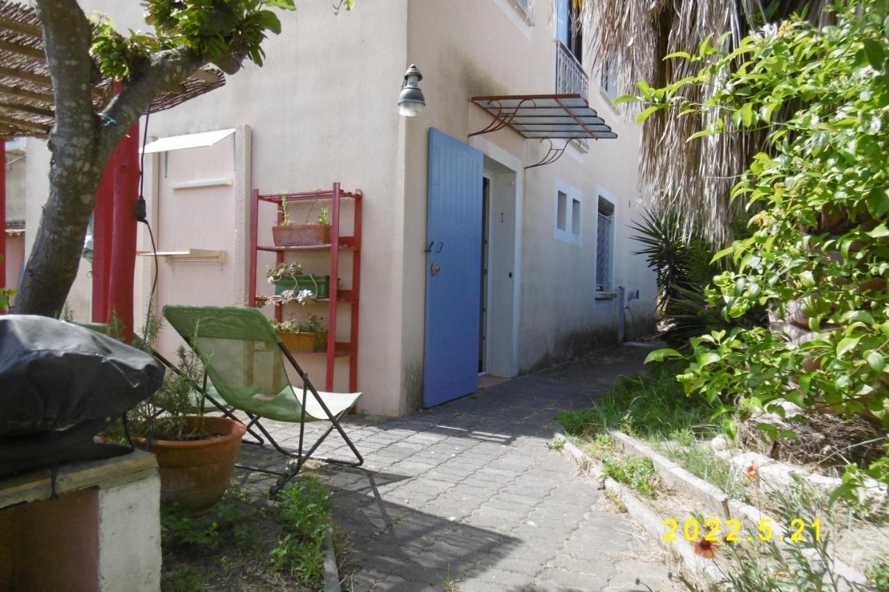 Rez De Chaussee Studio Climatise Dans Villa 에그모르트 외부 사진