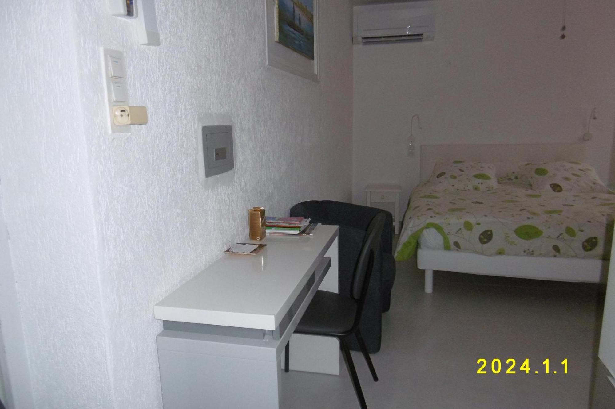 Rez De Chaussee Studio Climatise Dans Villa 에그모르트 외부 사진